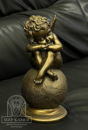 Скульптура / фигурка на могилу Ангел на шаре №6